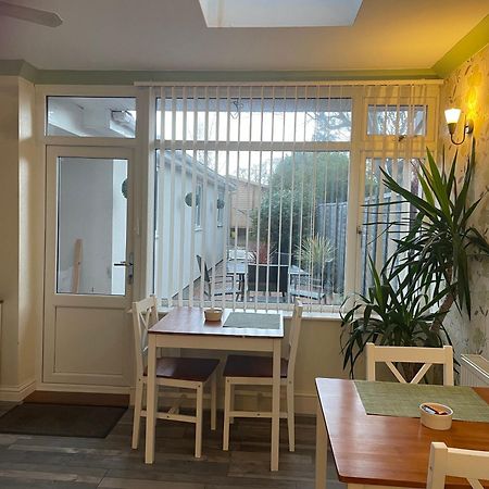 Maple Leaf Guest House Almondsbury Esterno foto