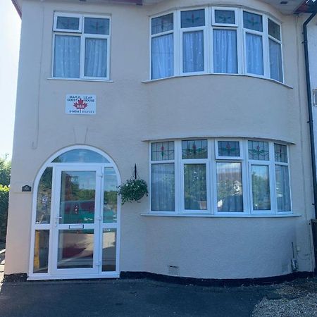 Maple Leaf Guest House Almondsbury Esterno foto