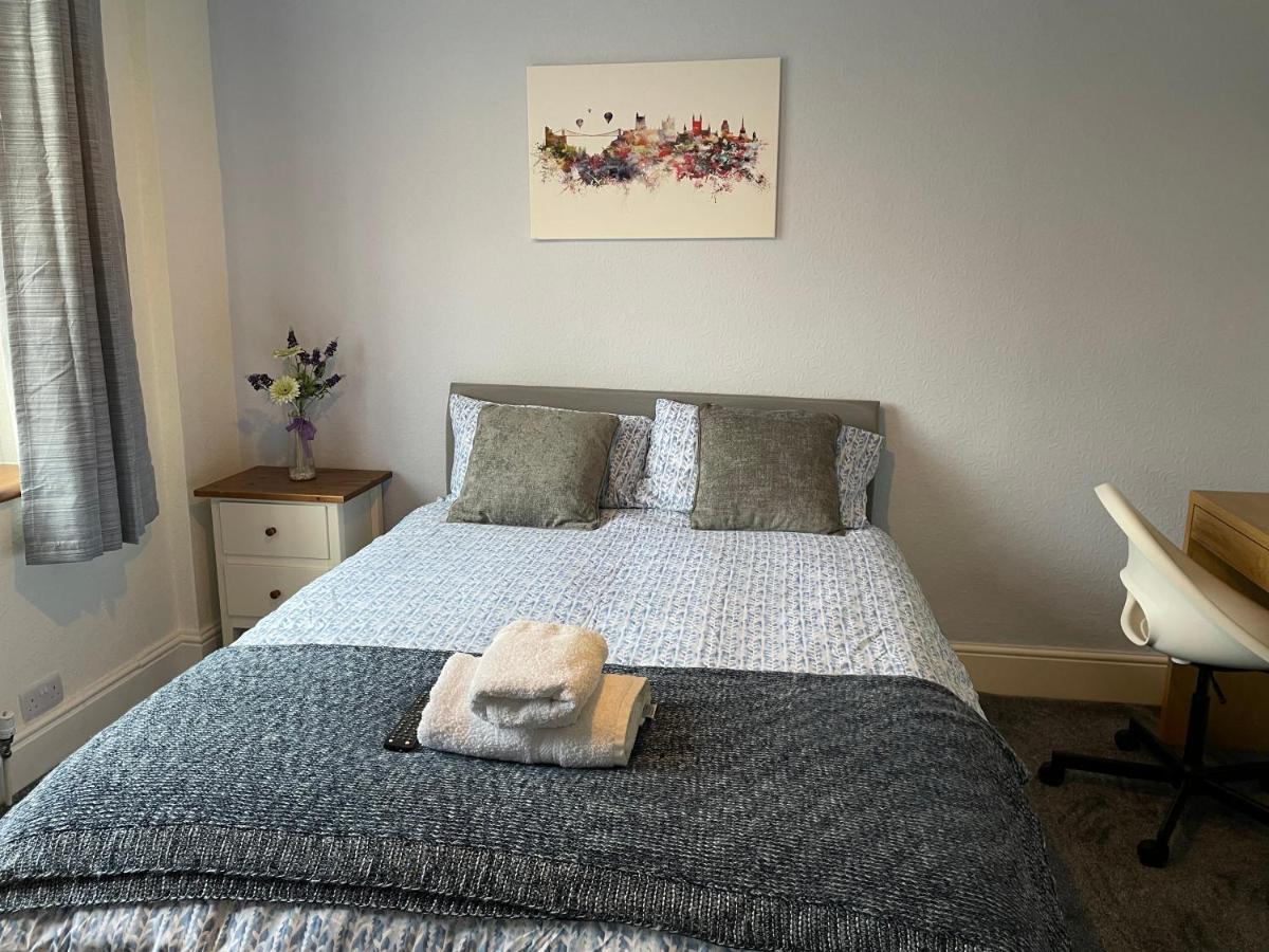 Maple Leaf Guest House Almondsbury Esterno foto