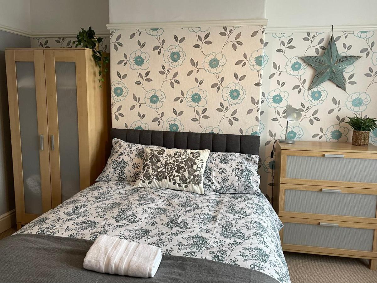Maple Leaf Guest House Almondsbury Esterno foto