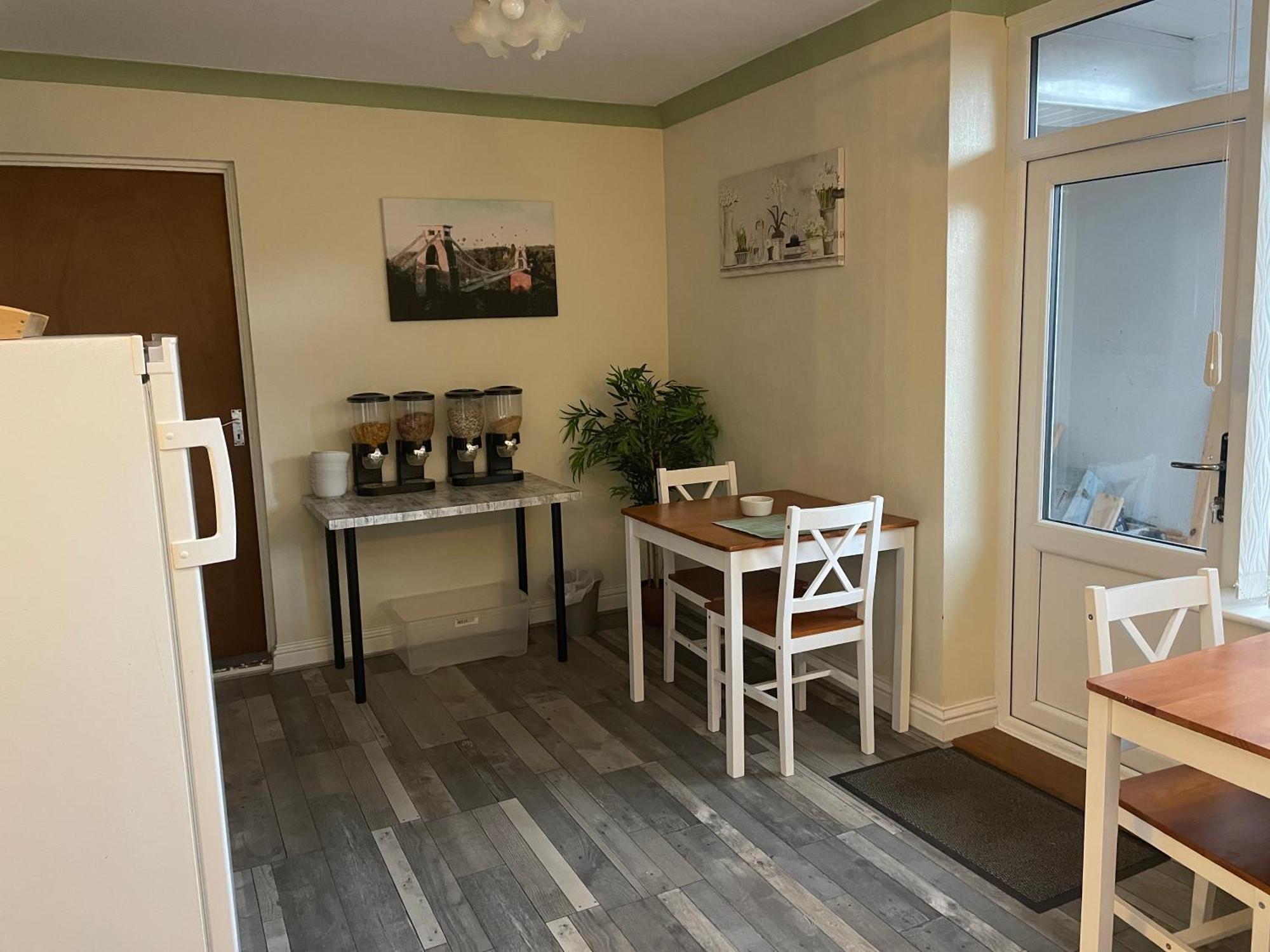 Maple Leaf Guest House Almondsbury Esterno foto